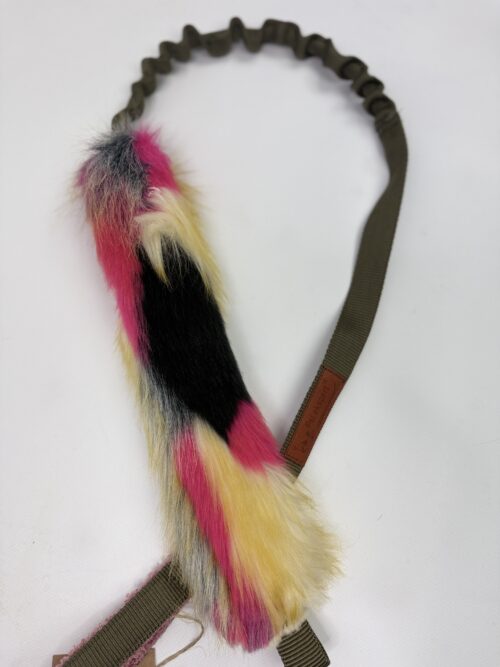 Różowy butter yellow, oliwkowa taśma